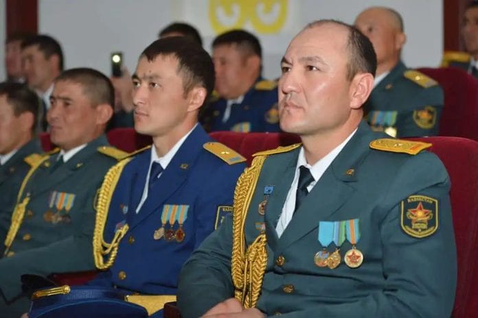 Военнослужащие