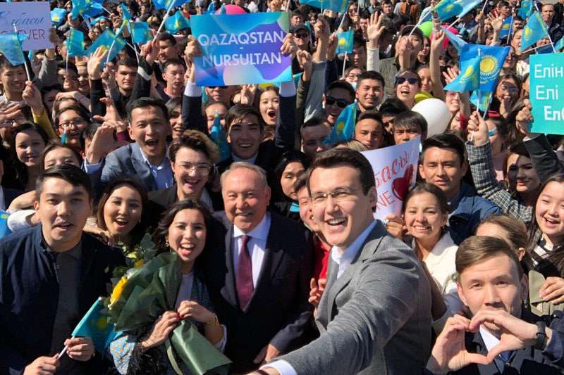 Нурсултан Назарбаев и молодежь