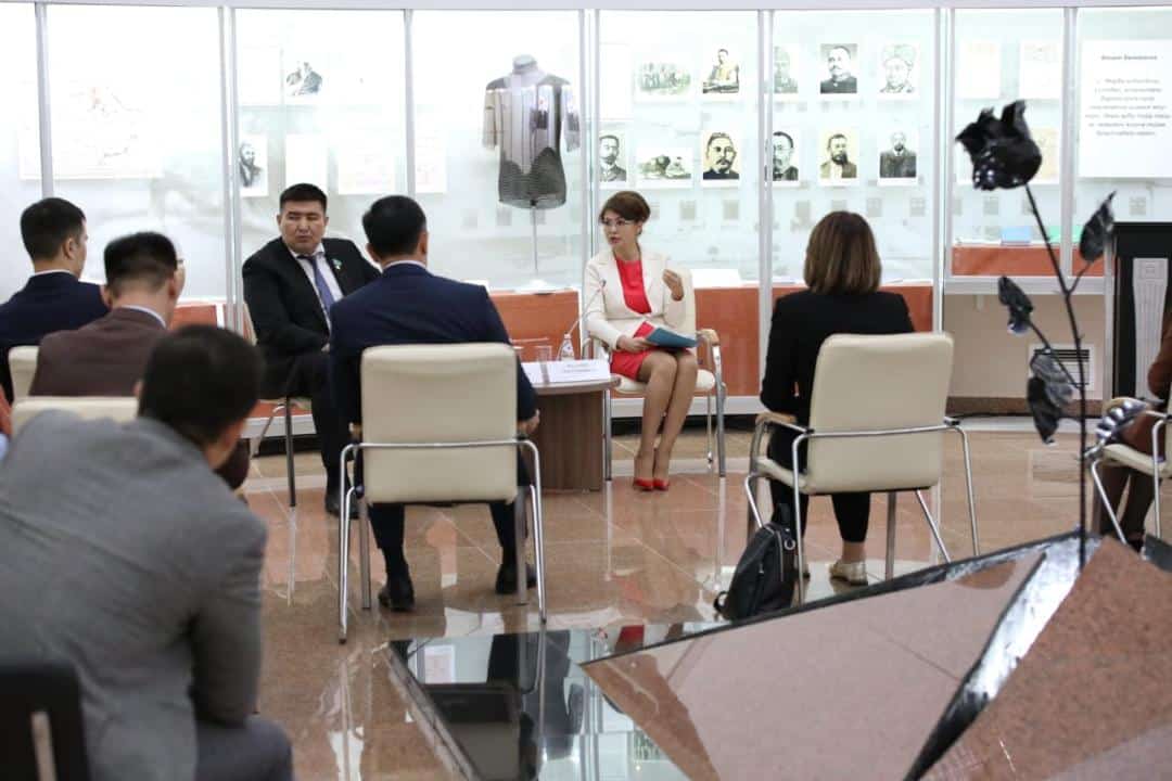 Глава МИОР встретилась с молодыми историками