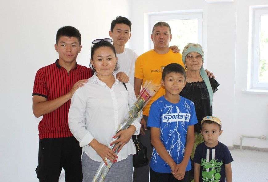 Многодетные семьи получили квартиры в рамках программы «Нұрлы жер»