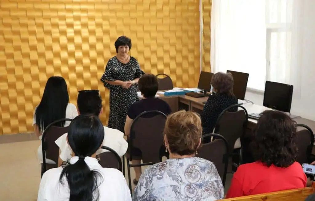 В Талдыкоргане 26 женщин получили сертификаты на обучение по специальности "швея"