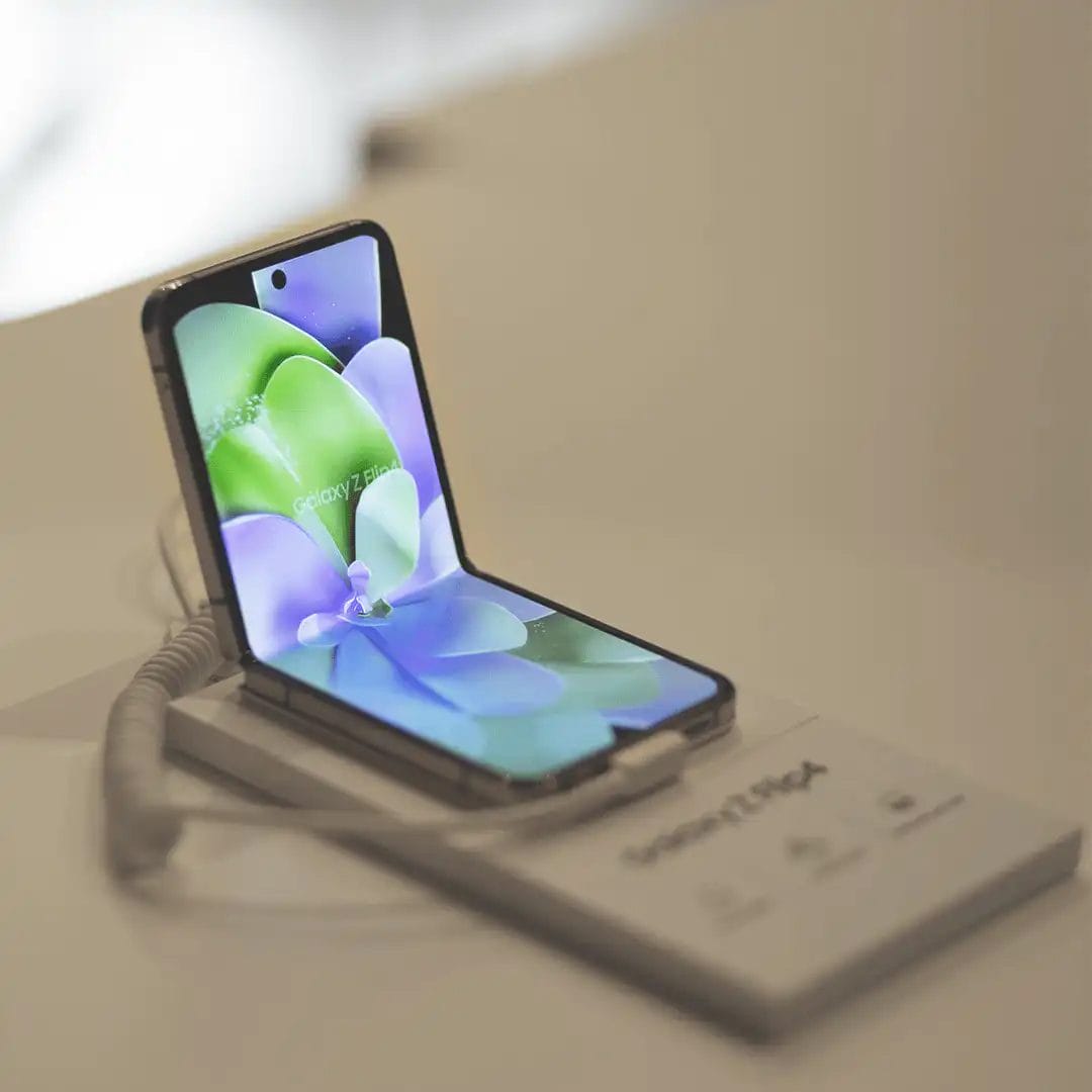 Алматинские журналисты протестировали инновационные складные смартфоны Galaxy Fold4 и Flip4