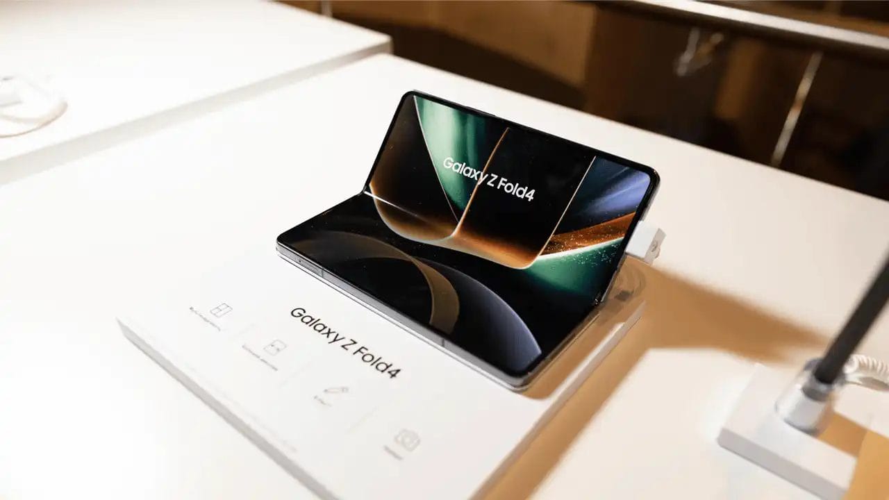 Алматинские журналисты протестировали инновационные складные смартфоны Galaxy Fold4 и Flip4