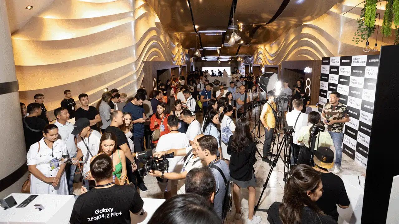 Алматинские журналисты протестировали инновационные складные смартфоны Galaxy Fold4 и Flip4