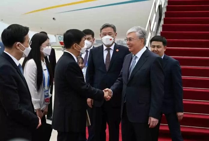 Токаев, Китай