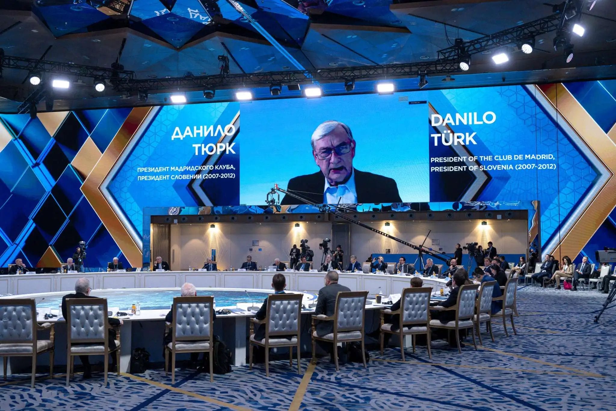 Прошел первый день работы VII заседания Астана Клуба