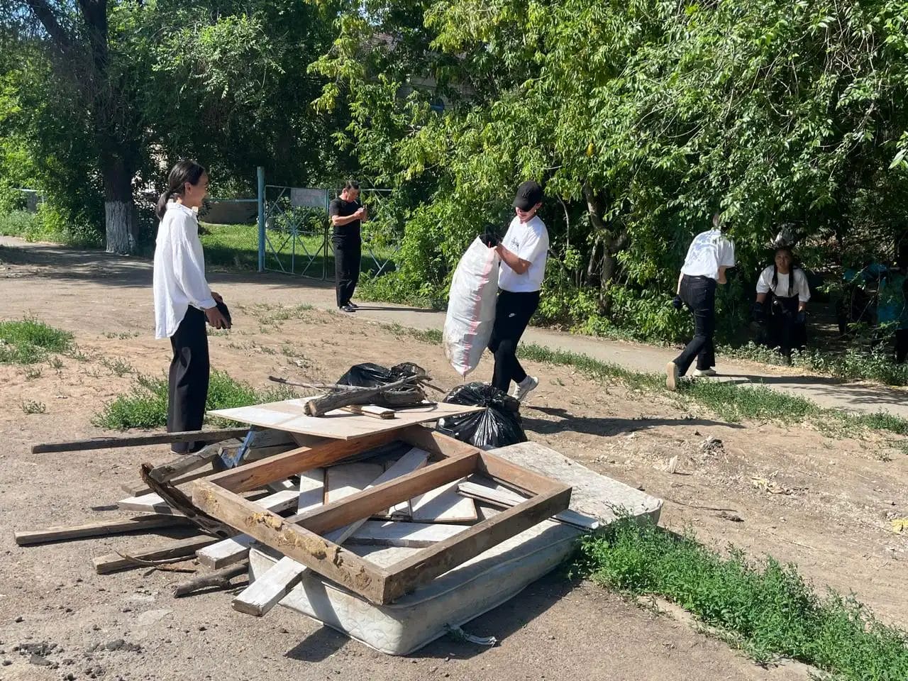 В Уральске прошла акция «Біз таза ел үшін» 1 волонтер