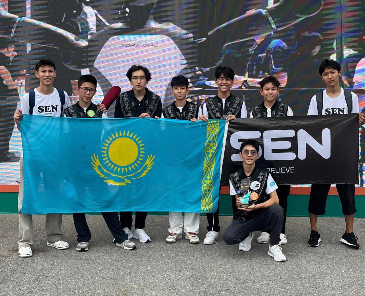 Ученики 10 класса Алматинского лицея БИЛ команда по робототехнике SEN блеснули на мировом чемпионате в Пекине